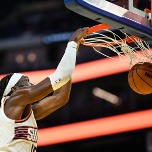 广发体育app-力与美的结合！马威接古德温击地妙传杀入篮下 自抛自扣致敬麦迪